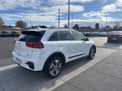 Used 2022 Kia Niro EX w/ Cold Weather Package image 6