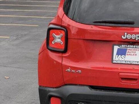 Used 2018 Jeep Renegade Latitude image 6