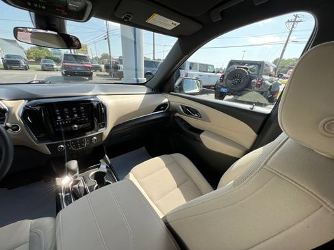 Used 2023 Chevrolet Traverse LS FWD image 43