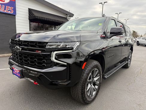 Used 2024 Chevrolet Suburban Z71 w/ Luxury Package image 16