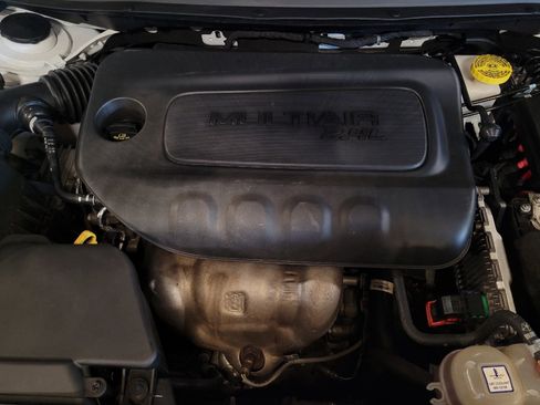 Used 2021 Jeep Cherokee Latitude FWD image 30