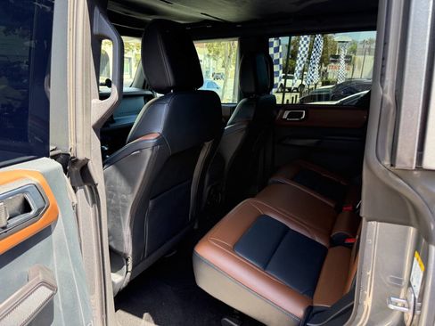 Used 2024 Ford Bronco Outer Banks AWD/4WD image 34