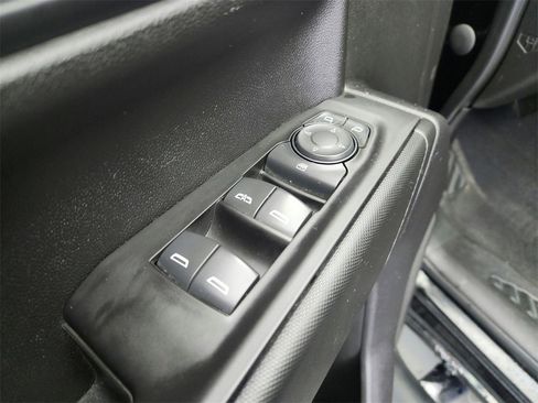 Used 2020 Chevrolet Silverado 1500 Custom w/ Custom Value Package image 16