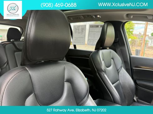Used 2019 Volvo XC90 T5 Momentum w/ Multimedia Package AWD/4WD image 23