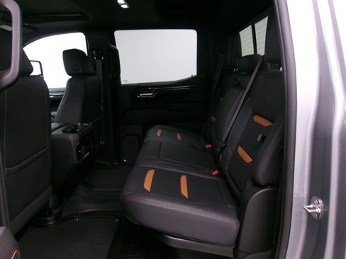 Used 2024 GMC Sierra 1500 AT4 w/ Technology Package AWD/4WD image 10