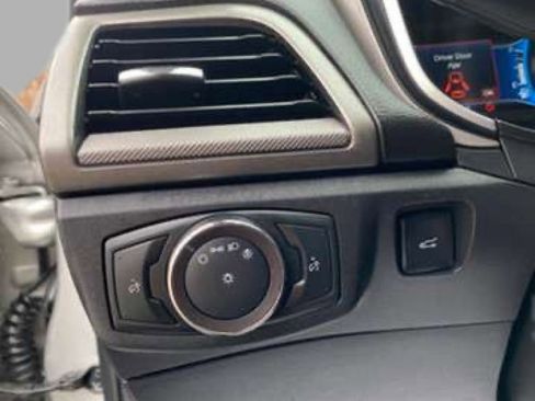 Used 2019 Ford Fusion SE image 18