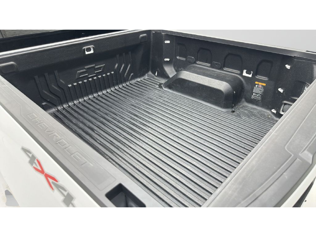 Used 2024 Chevrolet Silverado 1500 LT AWD/4WD image 8