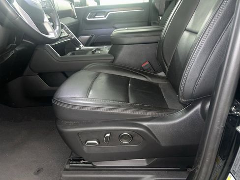 Used 2025 GMC Sierra 3500 Denali image 3