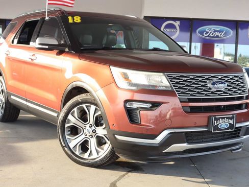 Used 2018 Ford Explorer Platinum AWD/4WD image 2