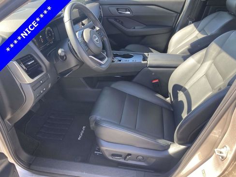 Used 2024 Nissan Rogue SL FWD image 16