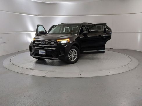 New 2025 Ford Explorer Active image 12