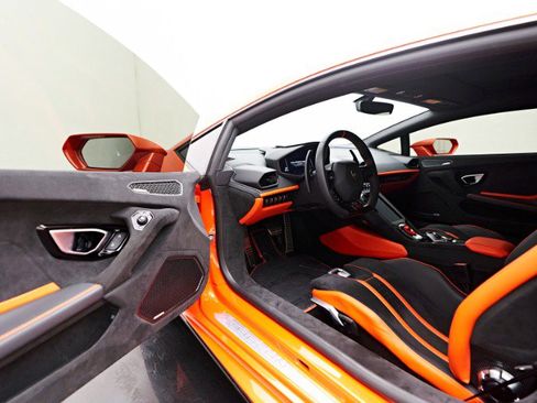 Used 2023 Lamborghini Huracan Tecnica image 1