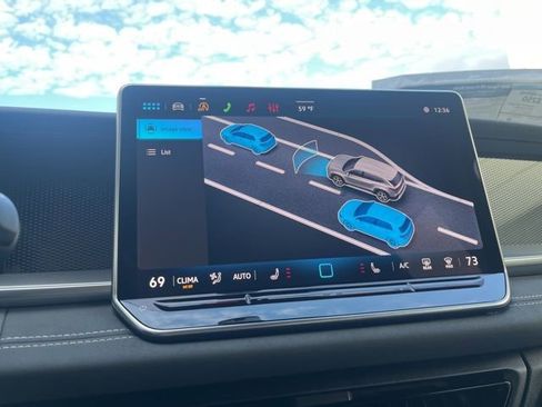 New 2026 Volkswagen Tiguan SE R-Line FWD image 17