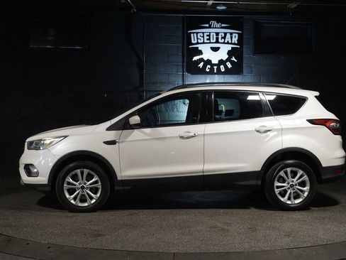 Used 2017 Ford Escape SE w/ Equipment Group 201A AWD/4WD image 2