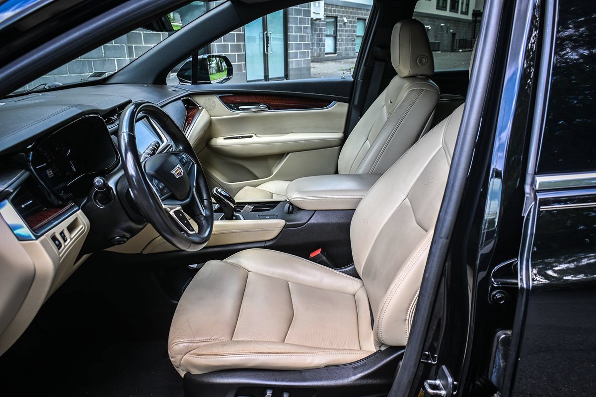 Used 2018 Cadillac XT5 Luxury w/ Driver Awareness Package FWD image 8