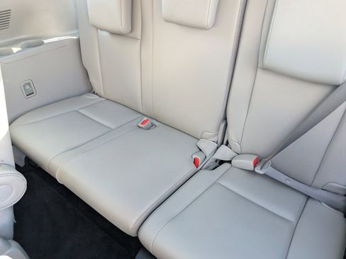 Used 2019 Toyota Highlander XLE image 8