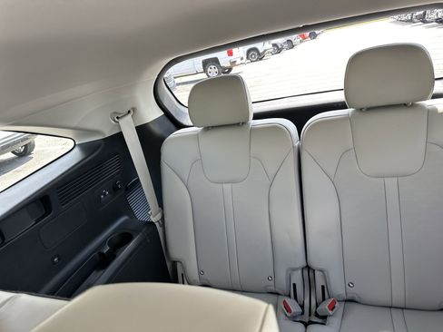 Used 2024 Kia Sorento S FWD image 23