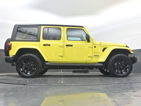 Used 2022 Jeep Wrangler Unlimited Sahara w/ Cold Weather Group AWD/4WD image 30