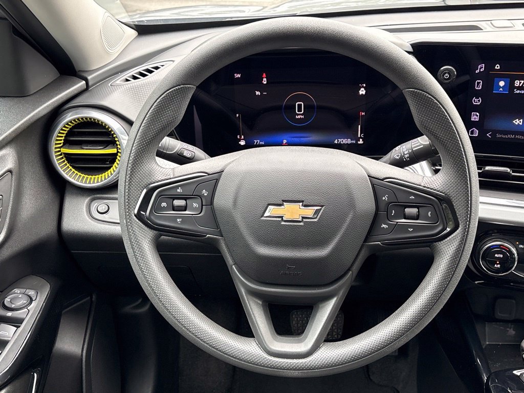 Used 2025 Chevrolet Trax LT FWD image 25