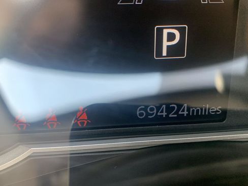Used 2024 Nissan Versa SV FWD image 27
