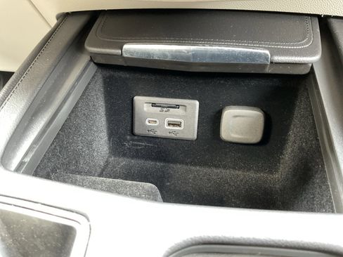 Used 2021 Cadillac XT4 Premium Luxury image 25