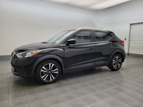 Used 2018 Nissan Kicks SV image 2