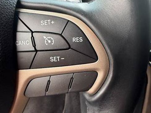 Used 2017 Jeep Grand Cherokee Laredo w/ Quick Order Package 23E AWD/4WD image 14