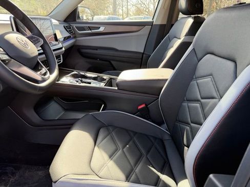 New 2026 Volkswagen Atlas Peak Edition AWD/4WD image 14