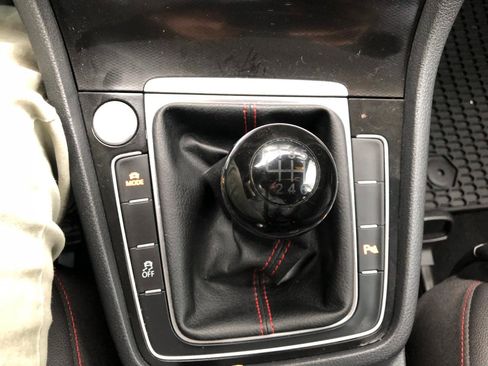 Used 2015 Volkswagen GTI SE FWD image 26