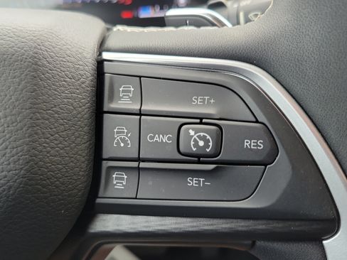 Used 2024 Jeep Grand Cherokee Laredo RWD image 18