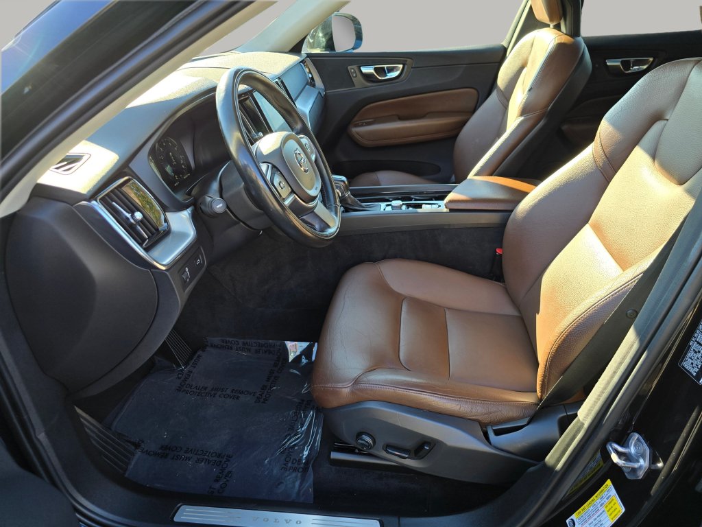 Used 2018 Volvo XC60 T5 Momentum w/ Convenience Package AWD/4WD image 21