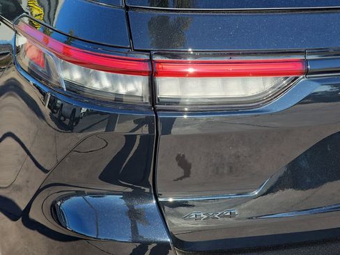 Used 2023 Jeep Grand Cherokee Limited w/ Black Appearance Package image 41