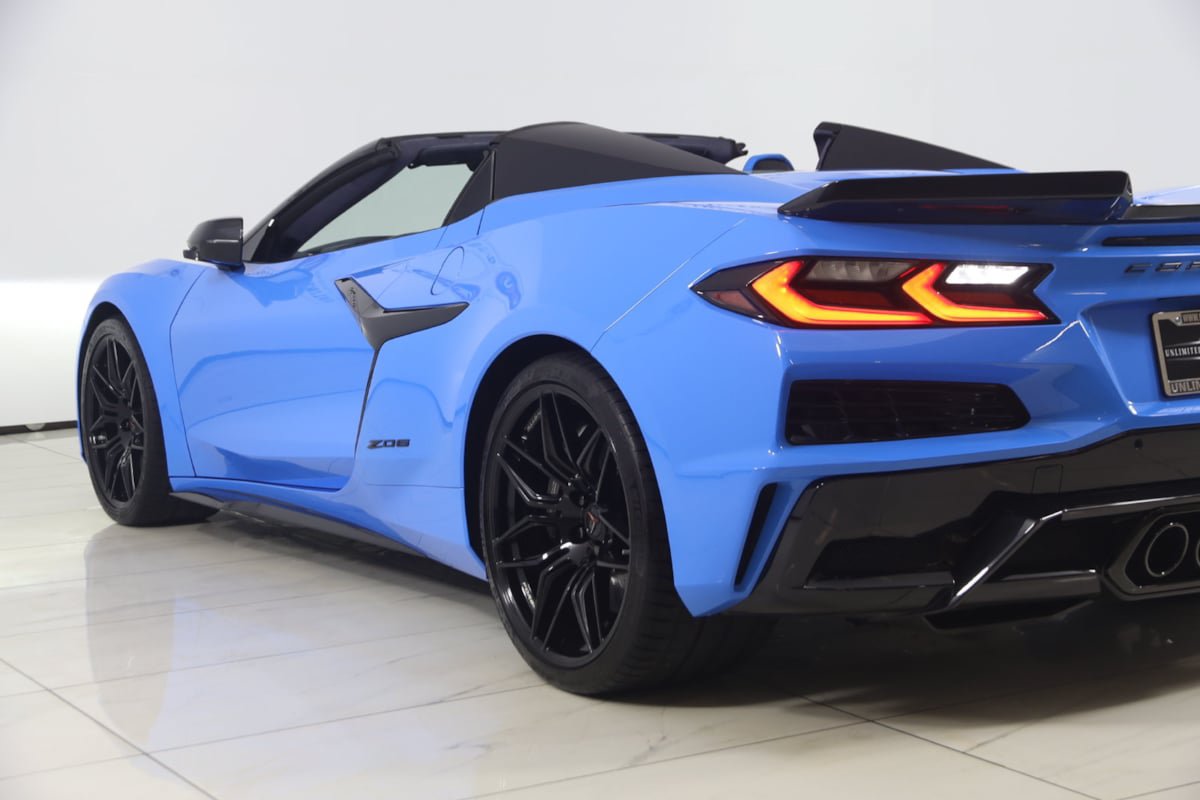 Used 2024 Chevrolet Corvette Z06 w/ Stealth Interior Trim Package RWD image 30