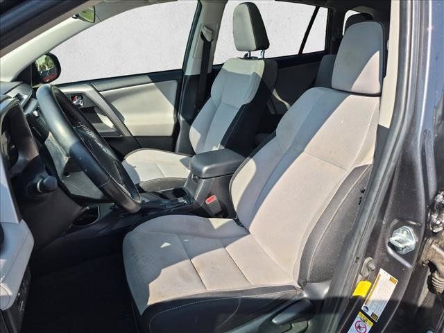 Used 2018 Toyota RAV4 XLE FWD image 16