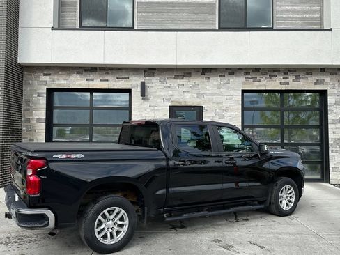 Used 2022 Chevrolet Silverado 1500 LT AWD/4WD image 3