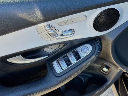 Used 2022 Mercedes-Benz GLC 300 image 23