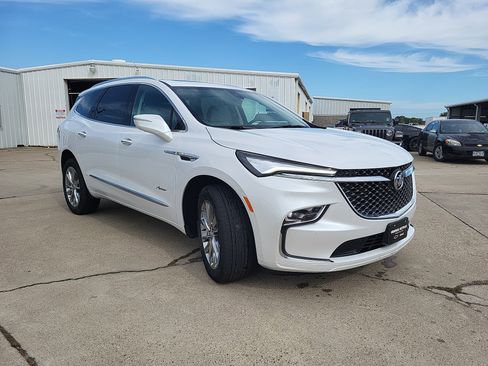 Used 2024 Buick Enclave Avenir w/ Avenir Technology Package image 3