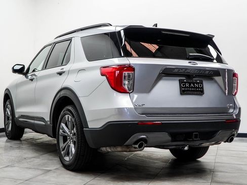 Used 2022 Ford Explorer XLT w/ Equipment Group 202A image 11