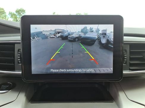 Used 2022 Ford Explorer XLT w/ Equipment Group 202A AWD/4WD image 13