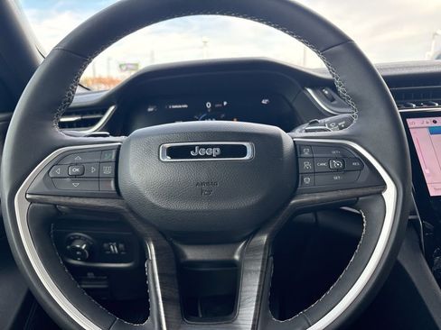 Used 2024 Jeep Grand Cherokee L Limited w/ Luxury Tech Group II image 15