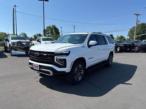 New 2026 Chevrolet Suburban Z71 w/ Z71 Off-Road Package AWD/4WD image 11