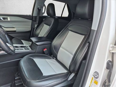 Used 2022 Ford Explorer XLT w/ Equipment Group 202A RWD image 16