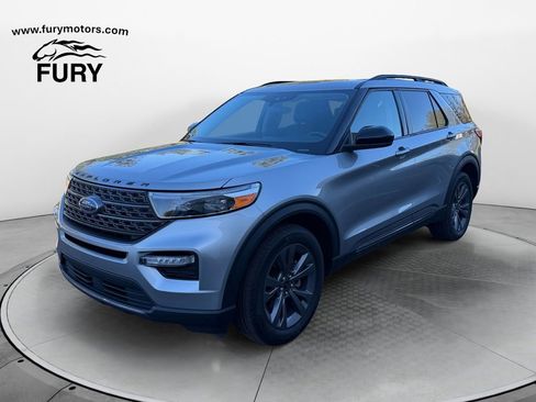 Used 2023 Ford Explorer XLT w/ Equipment Group 202A AWD/4WD image 7