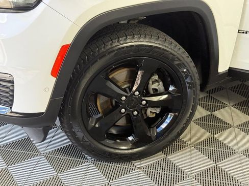 Used 2023 Jeep Grand Cherokee L Limited w/ Luxury Tech Group II AWD/4WD image 16