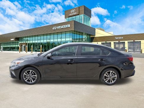 Used 2024 Kia Forte LXS image 9