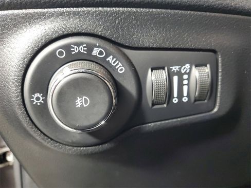 Used 2021 Jeep Compass Latitude image 12