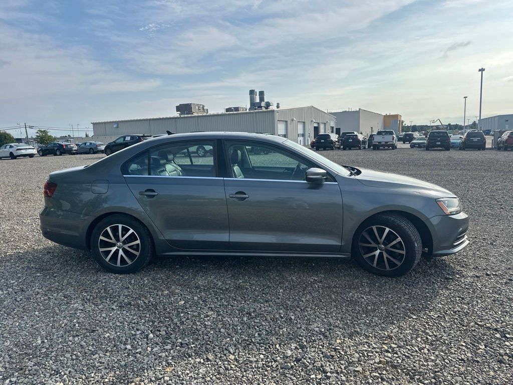Used 2017 Volkswagen Jetta SE FWD image 13