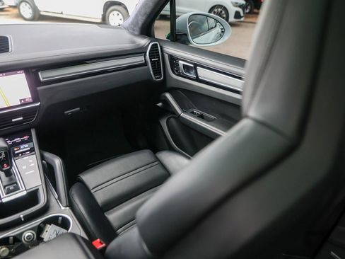 Used 2020 Porsche Cayenne Turbo w/ Assistance Package image 29