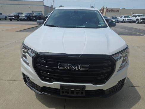 Used 2024 GMC Terrain SLE w/ Driver Convenience Package FWD image 8