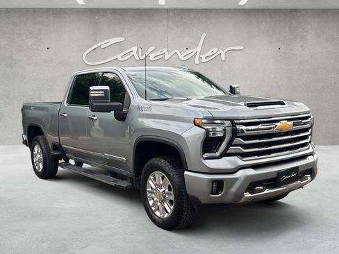 Used 2025 Chevrolet Silverado 2500 High Country AWD/4WD image 2